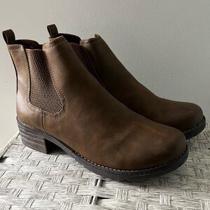 Eastland Jasmine Women 10 Brown Ankle Boots Heel Rubber Sole Soft Interior